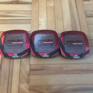 L'Oreal Infallible Fresh Wear Foundation Set - Red and Black